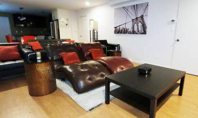 Inglewood Apartment | QUIET, ADULT Lake View Rental