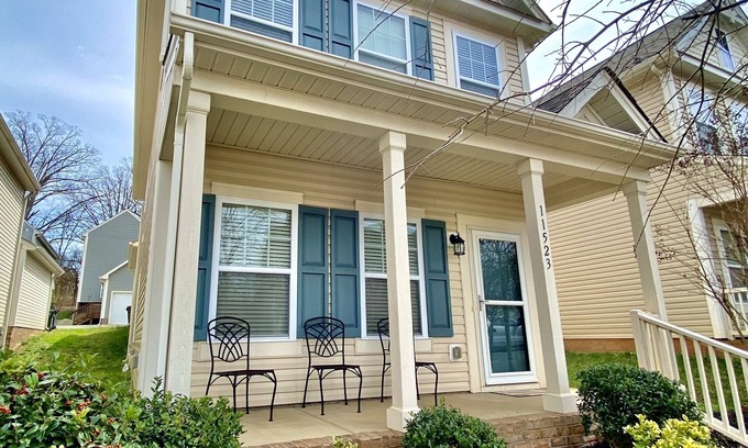 Huntersville House | Quiet and Beautiful House in a WONDERFUL location near 2 Lakes and Charlotte!