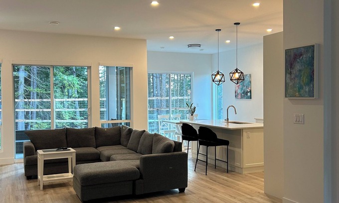 Halfmoon Bay House | Quiet and private home surrounded by nature