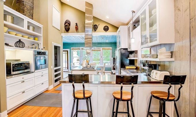 East Cesar Chavez House | Quiet central home with enclosed yard, deck, grill, central AC, & washer/dryer