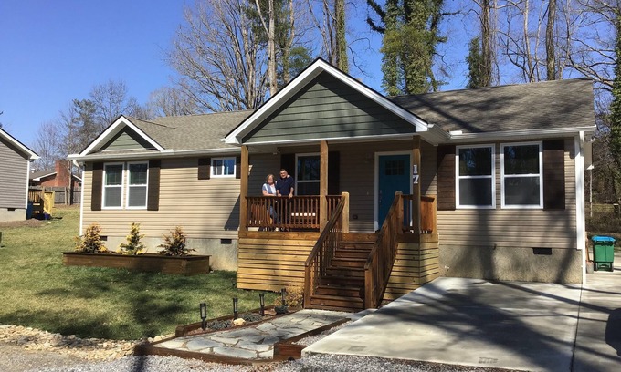 Oakley House | Quiet & Chic 3 BR Cottage w/Private Garden Near Downtown Asheville