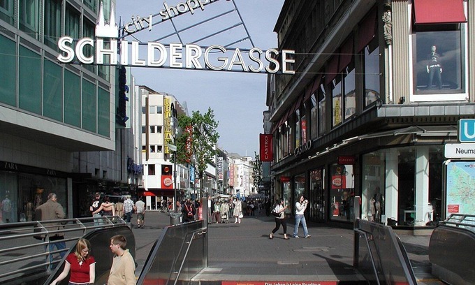 Old Town Apartment | Quiet comfort apartment with balcony in direct city center location.