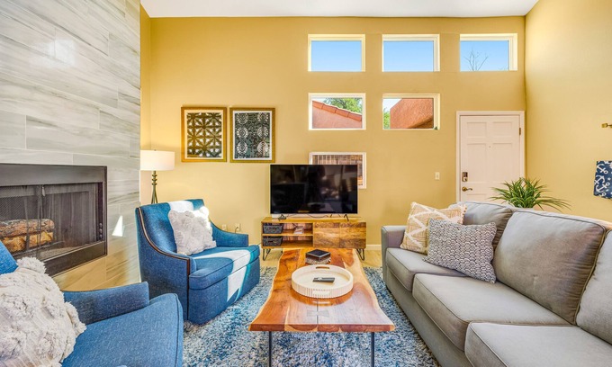 Tucson Condo | Quiet condo near Sabino Canyon with pool, hot tub, tennis & amazing views