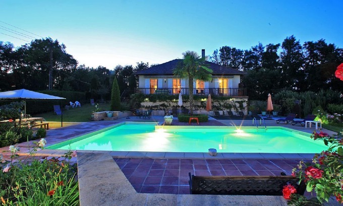 Sarlat-la-Caneda Historic Center Villa | Quiet country house with extensive view, 3,5km from medieval town, private pool