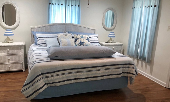 Jarreau House | Quiet country home across from False River on Island Road