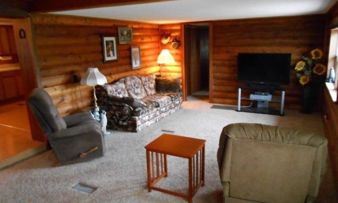 Fort Riley House | Quiet Country Retreat