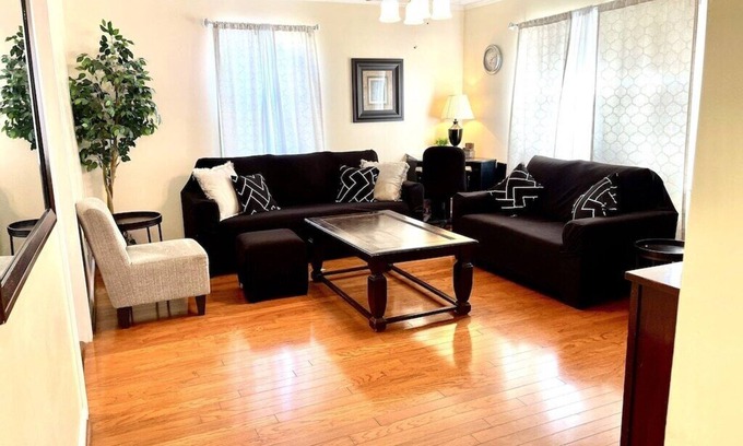 Havelock House | Quiet & Downtown Smart TVs in all bedrooms, minutes from base.