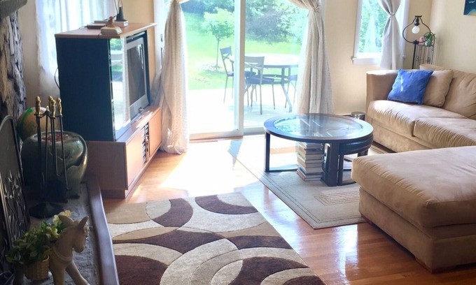 Wellesley House | Quiet Entire Home/Office - Best Location - Walk to Train/Colleges/Grocery