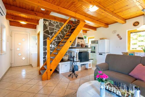 Domzale House | Quiet family house Butterfly place