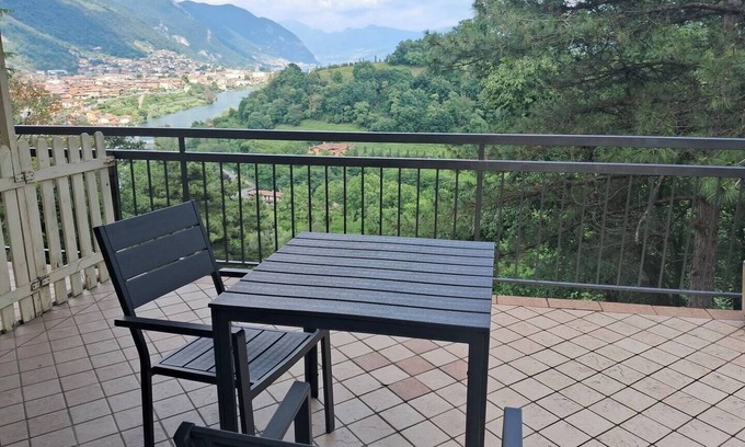 Villongo Apartment | Quiet flat in the Villongo Castle park near the Iseo lake