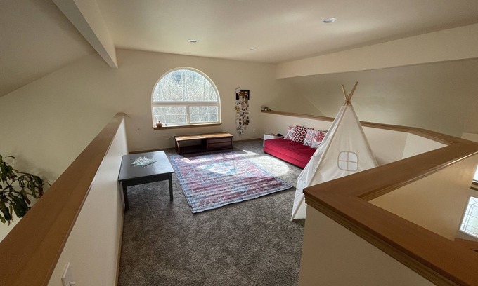 Cathcart House | Quiet Forest Retreat just north of Woodinville Wine Country