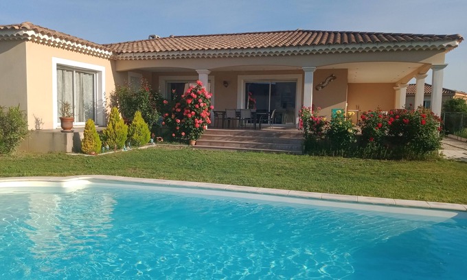 Sainte-Cecile-les-Vignes House | QUIET VILLA IN PROVENCE