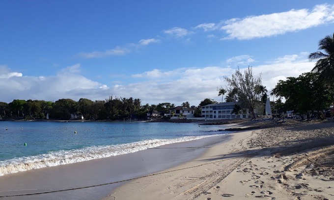 Lascelles Apartment | Quiet, Ground Floor, Air Conditioned Apartment - 35 Meters To The Beach