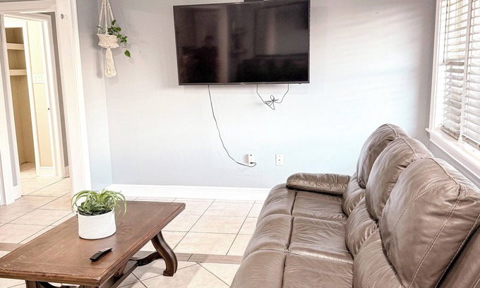 Kenner - Louis Armstrong International Airport House | Quiet home in Kenner with AC, WiFi. Mins from everything/Airport, NOLA