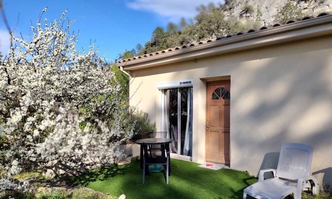 Saint-Restitut House | Quiet house, ground / closed parking, Drôme provençale, between Montélimar and Avignon