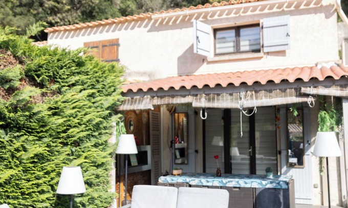 Bastide Giraud House | Quiet house in residence with swimming pool