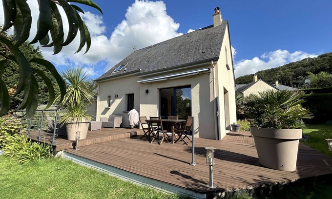 Jullouville House | Quiet house, near tennis, 3 bedrooms, terrace, Wi-Fi, parking