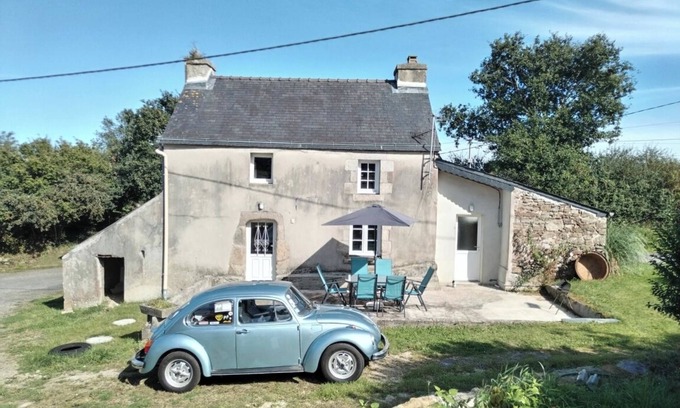 Saint-Derrien House | Quiet little house in the countryside, newly restored, 15 minutes from the beach.