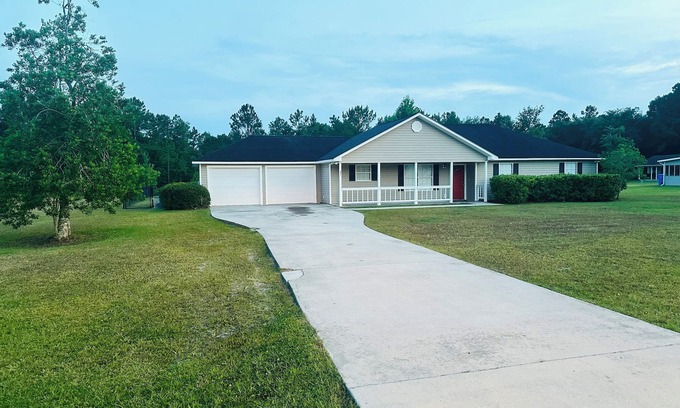 Brunswick House | Quiet Location convenient to I-95 & Beach Causeways! NO FEES!