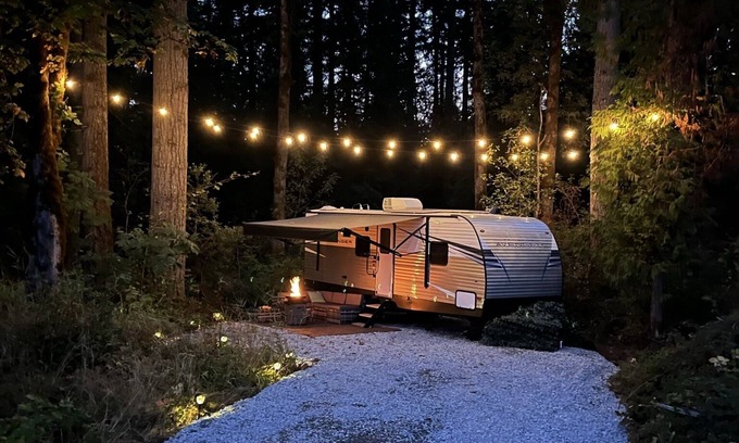 Hockinson House | Quiet, majestic views of the Shire in a cozy glamping set up!