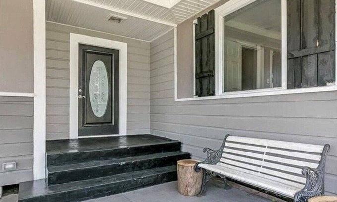 Metairie House | Quiet Neighborhood with quick acess to everything you need