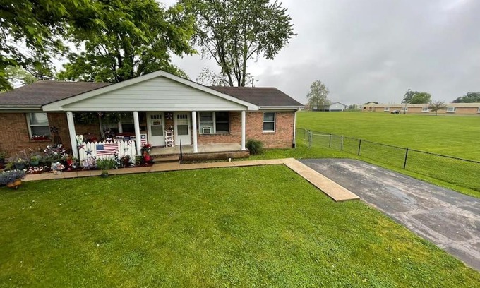 Franklin House | Quiet Peaceful Home in Franklin Sleeps 6