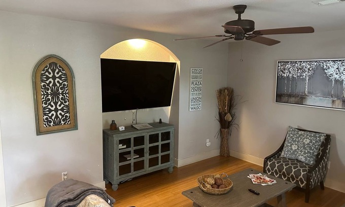 Plaza Westport Condo | Quiet Plaza 2 Bed 2 Bath Unbeatable Location