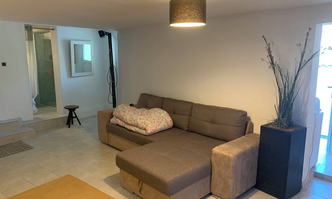 Contes House | Quiet, pleasant accommodation with all comforts, pets welcome.