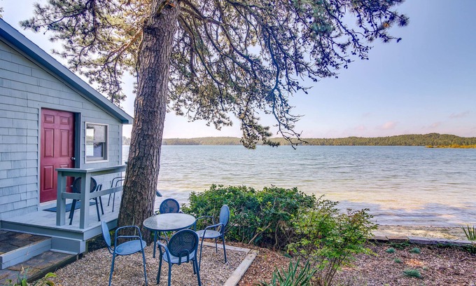 Plymouth Cottage | Quiet Plymouth Cottage on Great South Pond!