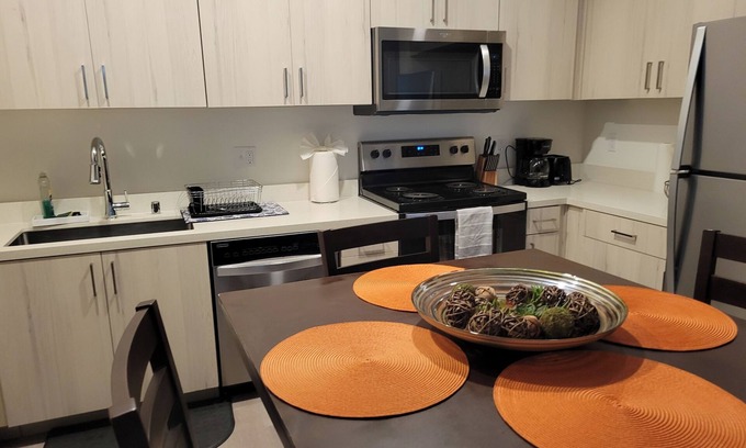 Brentwood Apartment | Quiet Private one Bedroom One Bathroom