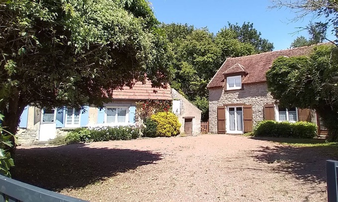 La Collancelle House | Quiet property in park with play areas, near ponds
