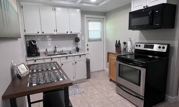 Seminole Heights Apartment | Quiet Queen Cottage in Seminole Heights