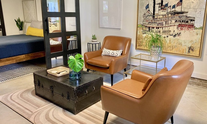 Uptown Historic District House | Quiet Retreat w Private Garden on Magazine St- Walk to restaurants, bars & shops