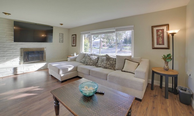 Salinas House | Quiet Salinas Vacation Rental 10 Mi to Beach