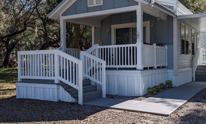 Zephyrhills West Cottage | Quiet & Secluded yet short distance to everything!