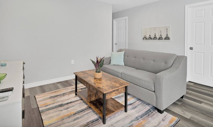 Irondale House | Quiet Spacious Gorgeous Lakefront Cottage!