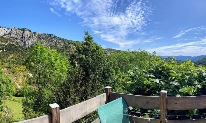 Sigottier House | Quiet stone house with splendid view