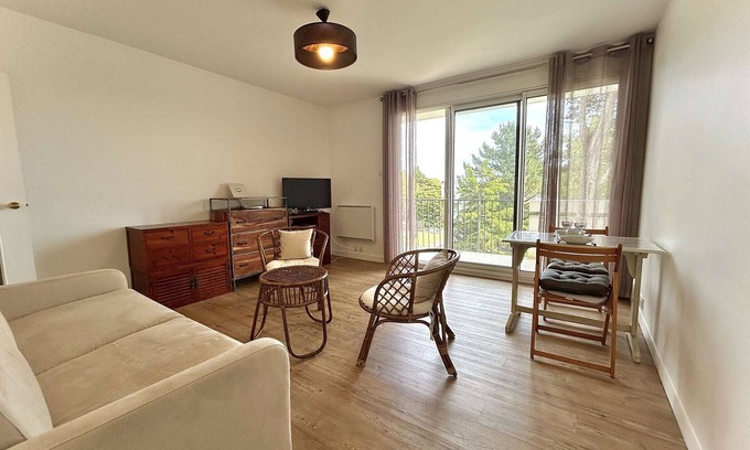 La Baule-Escoublac Apartment | Quiet studio facing Pouliguen port, near Benoît district