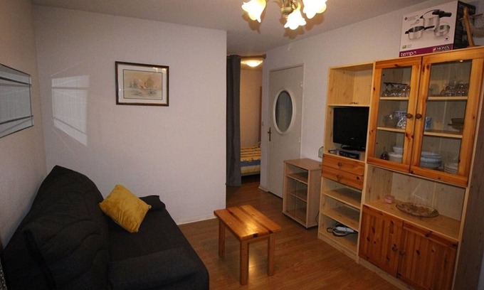 Bagneres-de-Luchon Apartment | Quiet Studio Cabin, Parking, Balcony, Pets Allowed - 4 Pers. in Bagnères-de-Luchon