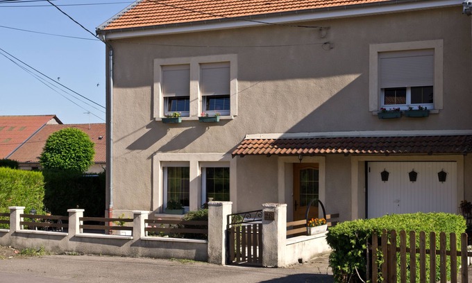 Flocourt Apartment | QUIET STUDIO IN THE COUNTRYSIDE, Pets welcome! Playroom,