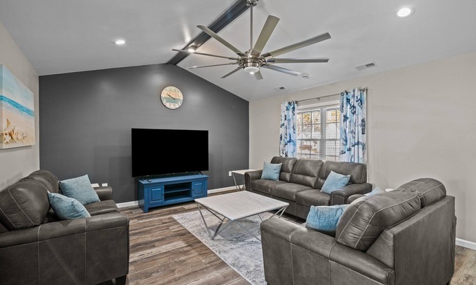 James City House | Quiet suburban neighborhood
