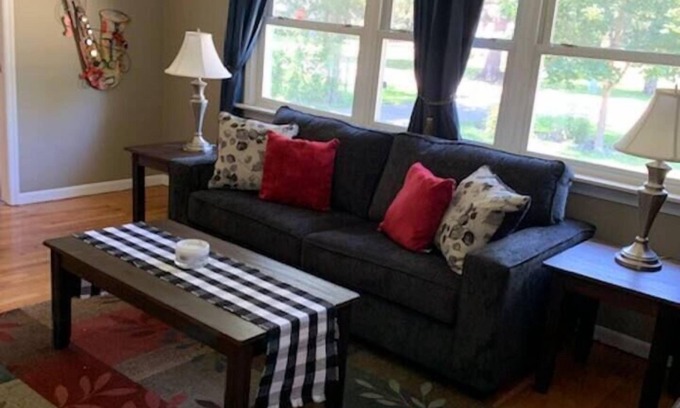 Saginaw House | Quiet three bedroom home in safe neighborhood short drive to Frankenmuth