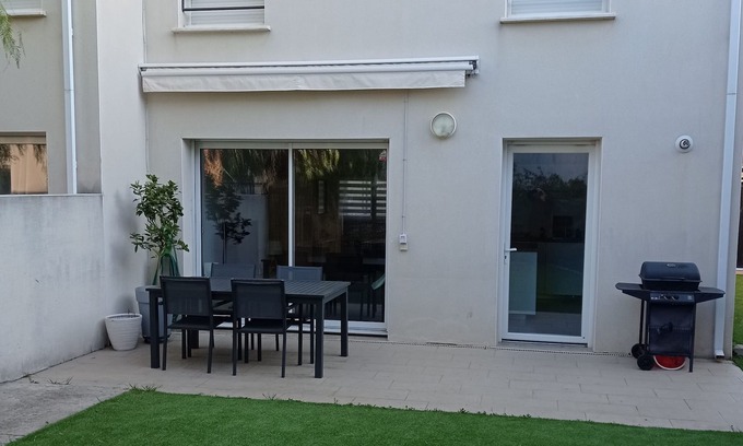 Juvignac House | Quiet townhouse with terrace and garden