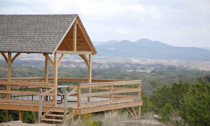 Utopia Cabin | Quiet Utopia Cabin w/Deck & Mountain Views!