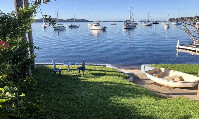 Toronto Cottage | Quiet waterfront cottage