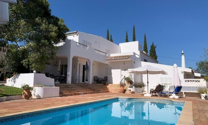 Ariolos Villa | Quietly located family villa with pool and beautiful views near Faro (+ WIFI/AC)