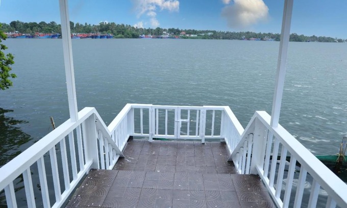 Kollam House | QUILON LAKE INN