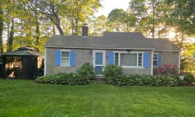 South Dennis House | Quintessential 2 Bedrooms- Close to NEW Rail Trail & Playground, Central AC
