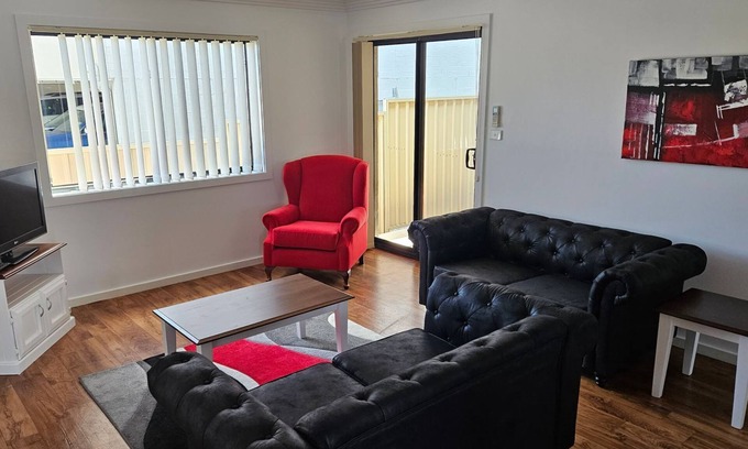 North Tamworth Apartment | Quintet 1-155 - North Tamworth