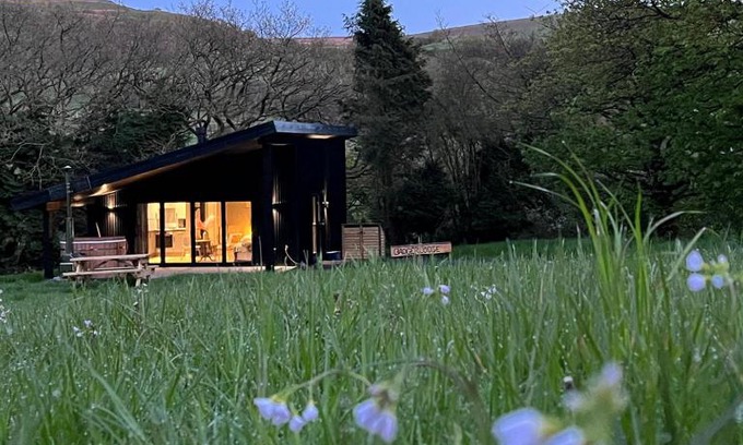 Llanbrynmair Ski Chalet | Quirky, Luxury Hideaway